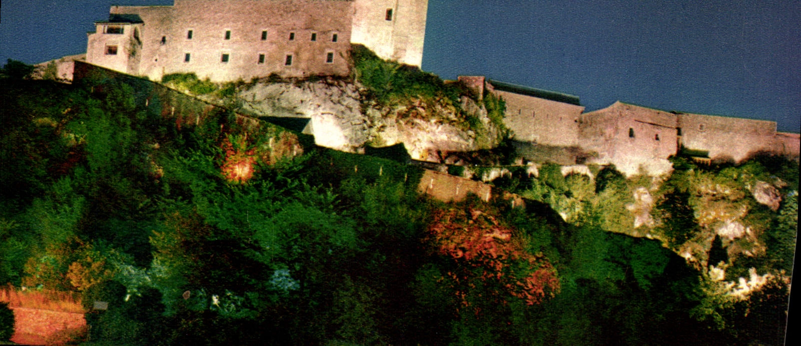 CPM Lourdes Le Chateau fort de nuit Son et Lumiere 