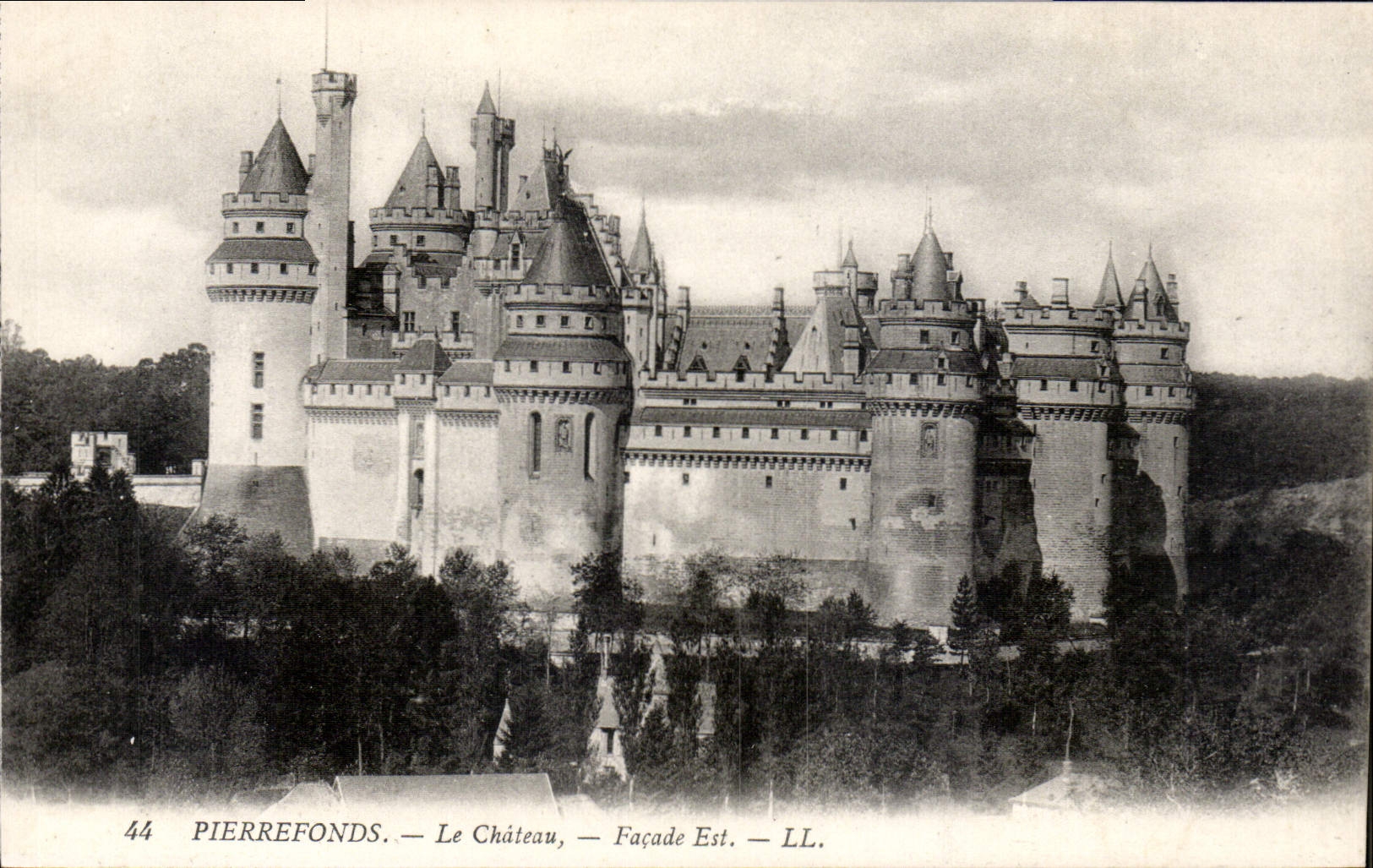 CPA Pierrefonds Le Chateau Facade Est