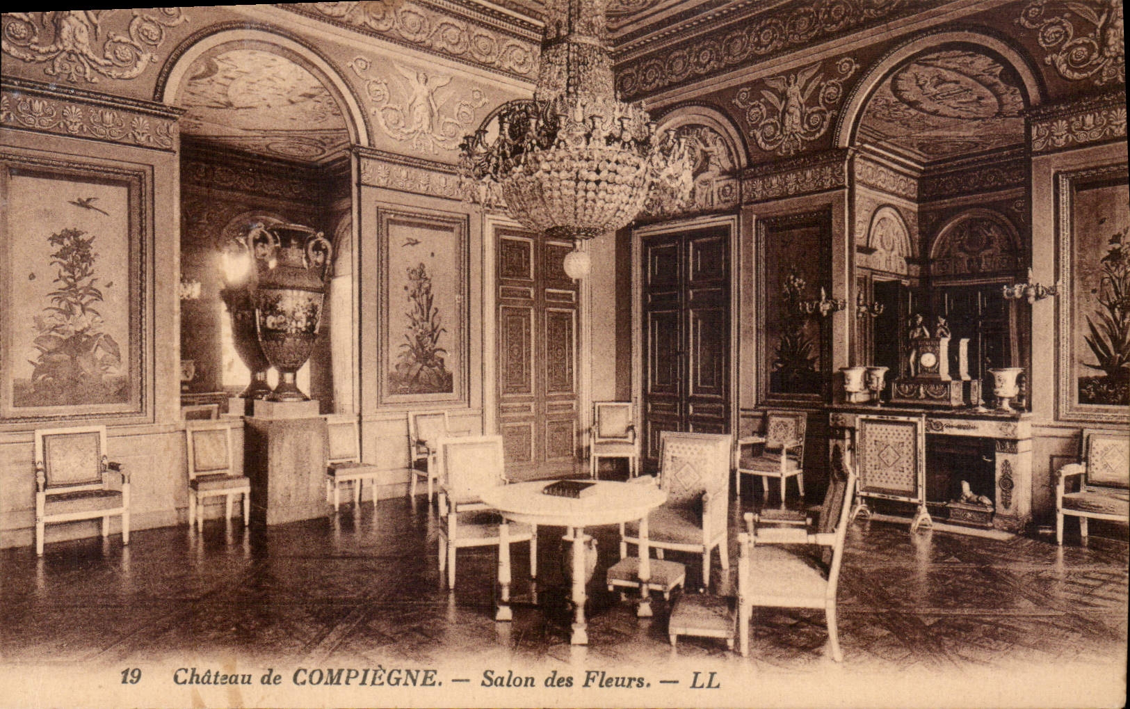 CPA Chateau de Compiegne Salon des Fleurs