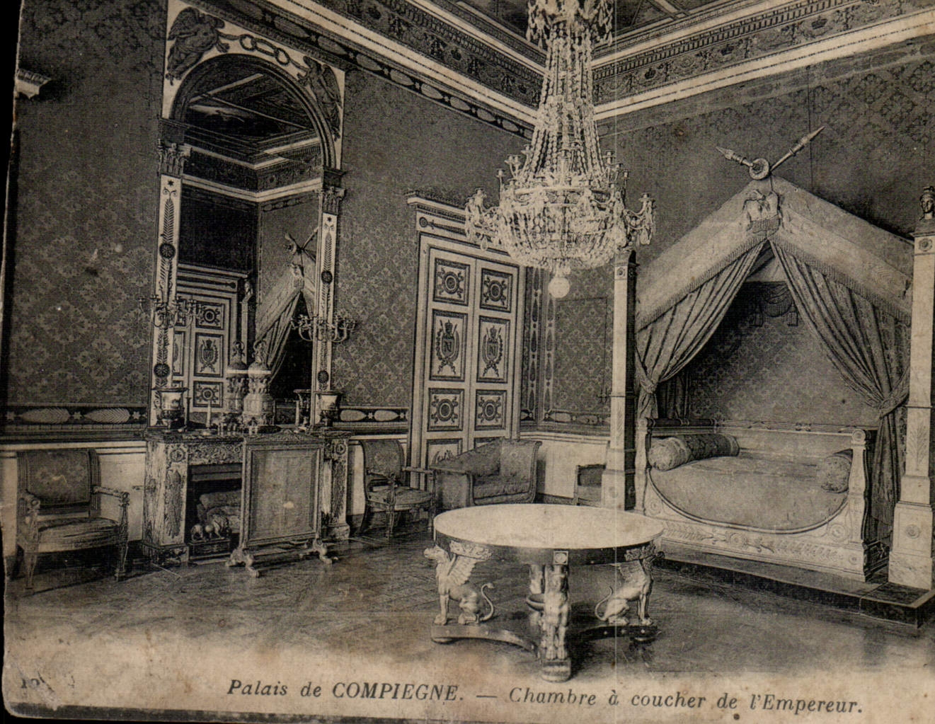 CPA Palais de Compiegne Chambre a coucher de l'Empereur 
