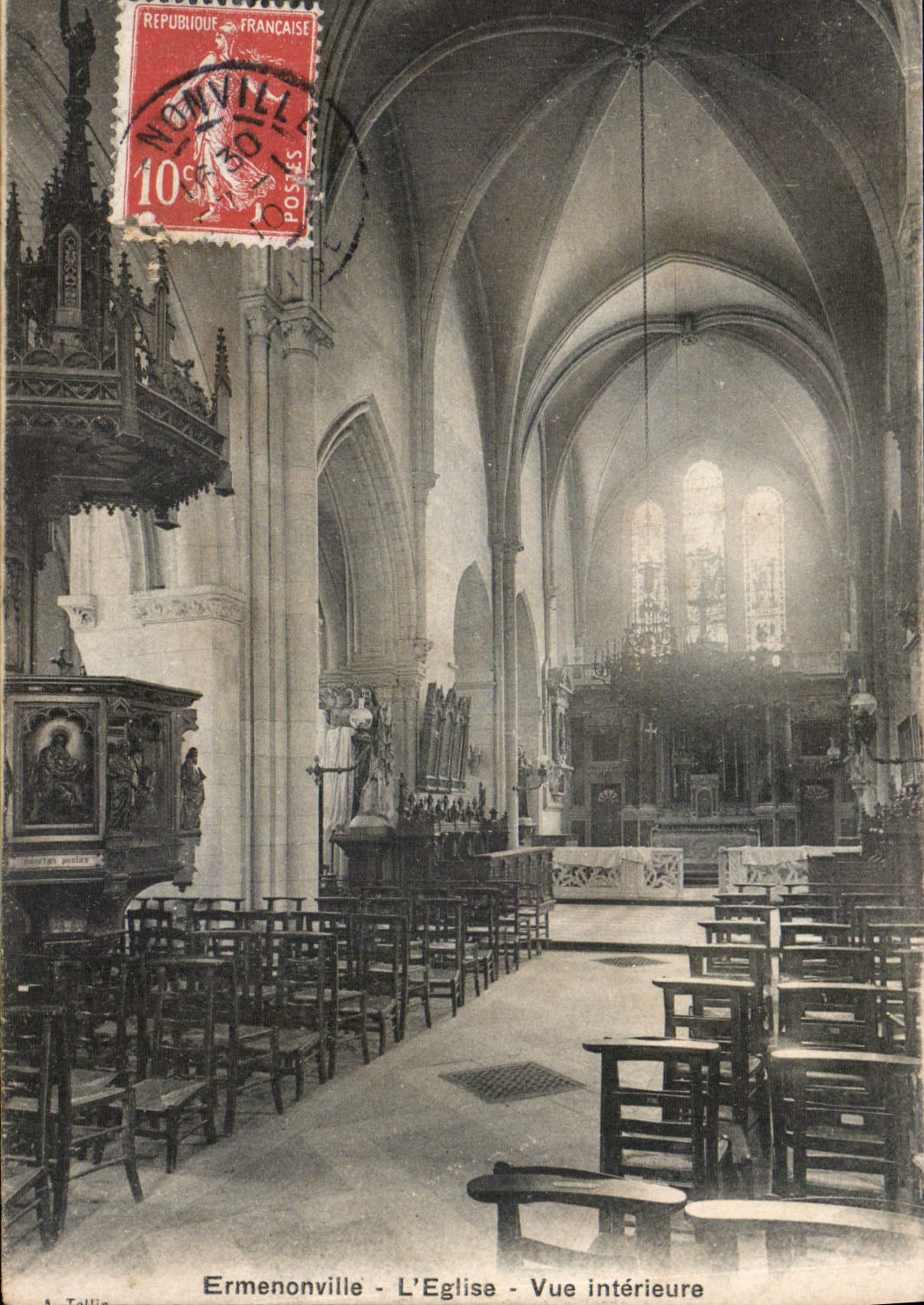 CPA Ermenonville L'Eglise Vue interieure