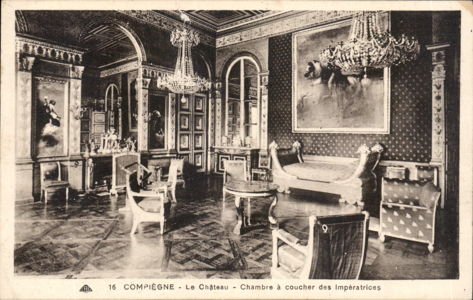 CPA Compiegne Le Chateau Chambre a coucher des Imperatrices 