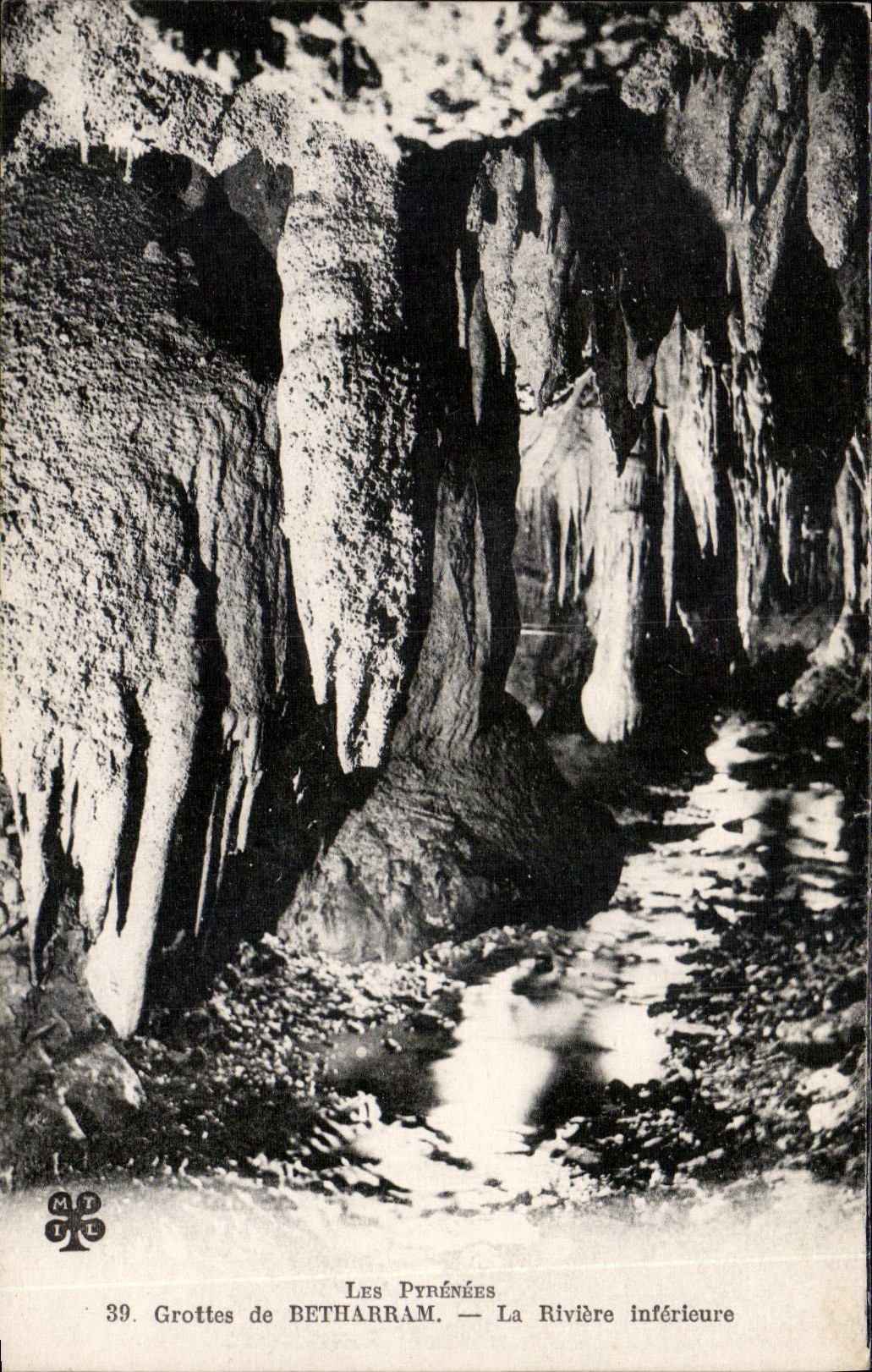 CPA Les Pyrenees Grottes de Betharram La Riviere Interieure 