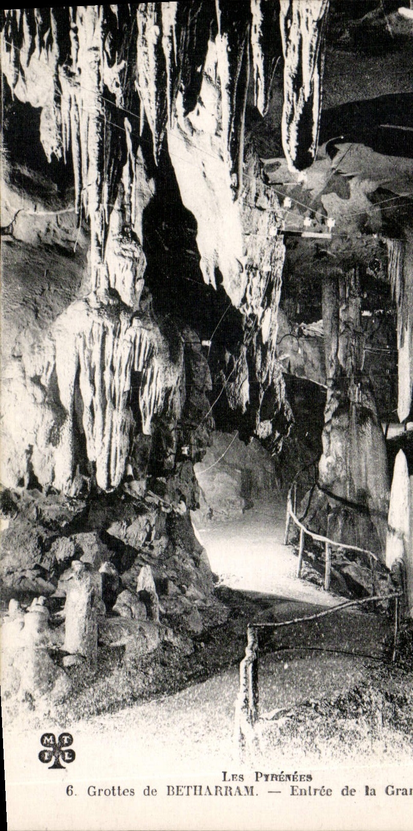 CPA Les Pyrenees Grottes de Betharram Entree 