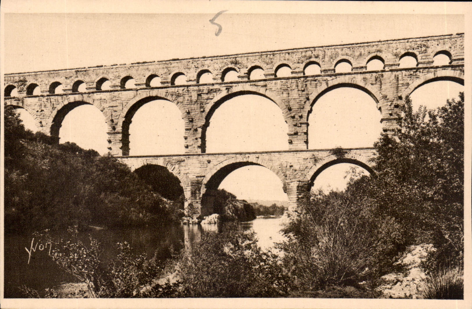 CPA Nimes Gard Le Pont du Gard 