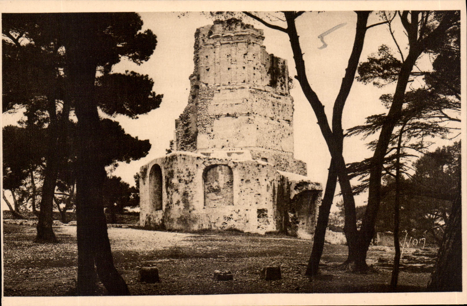 CPA Nimes Gard La Tour Magne 