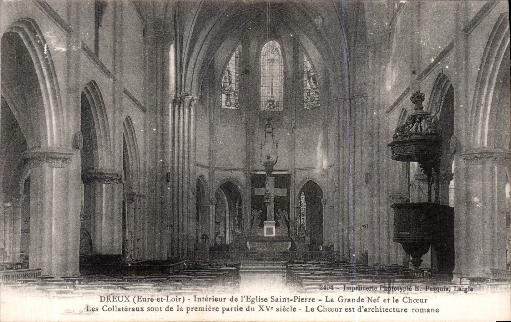 CPA Dreux Eure et Loir Interieur de l'Eglsie Saint Pierre La Grande Nef et le Choeur Les Collatoraux