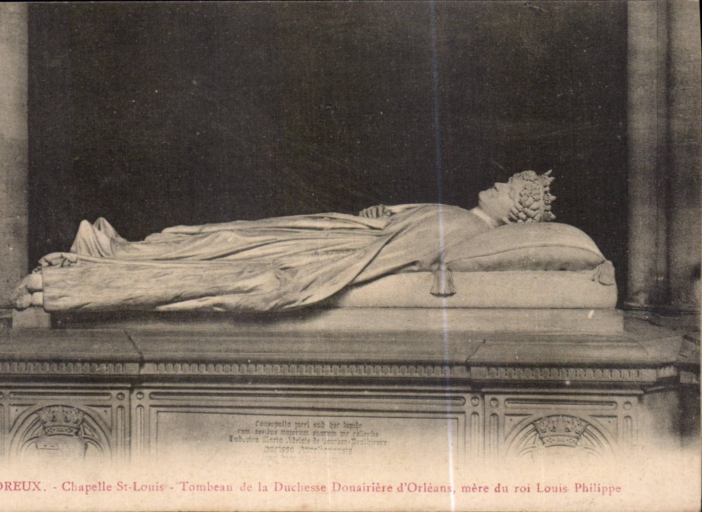 CPA Dreux Chapelle St Louis Tombeau de la Duchesse Douiriere d'Orleans mere du roi Louis Philippe