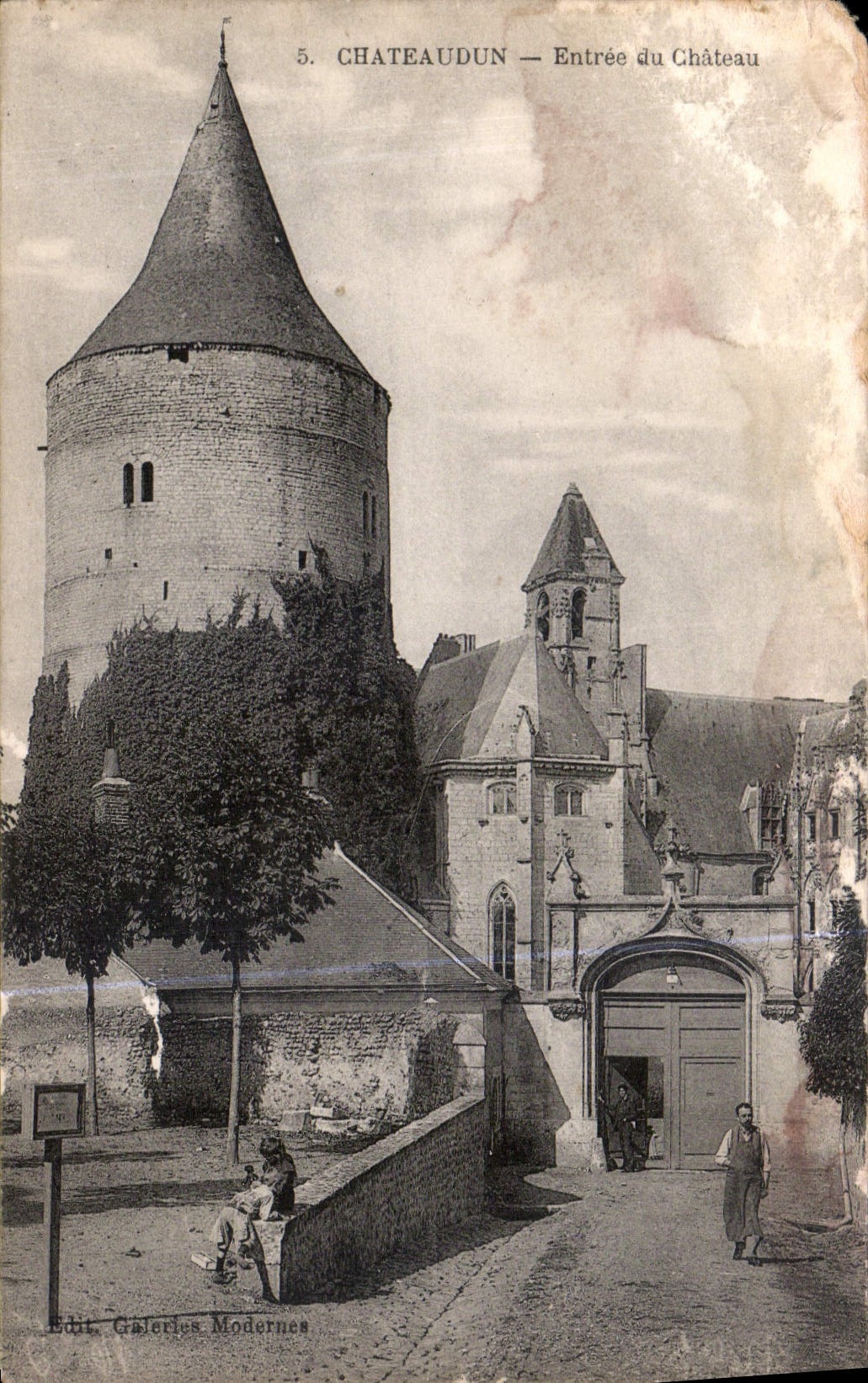 CPA Chateaudun Entree du Chateau 