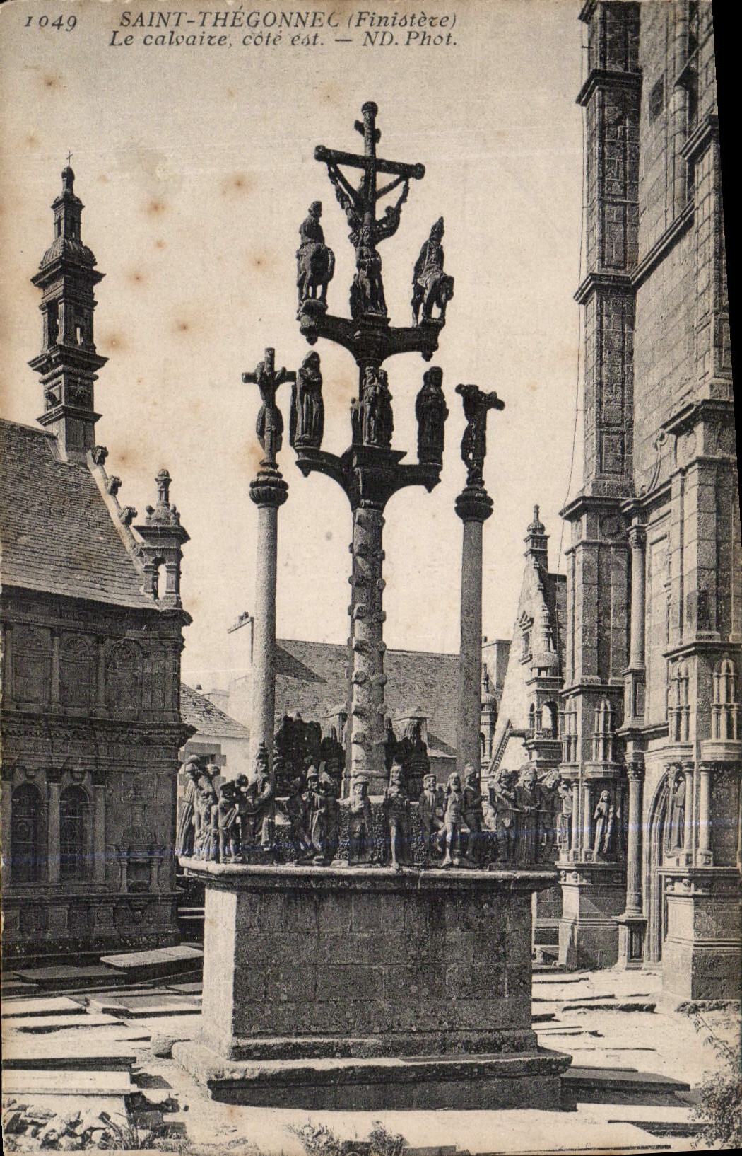 CPA Saint Thegonnec Finistere Le Calvaire cote est 