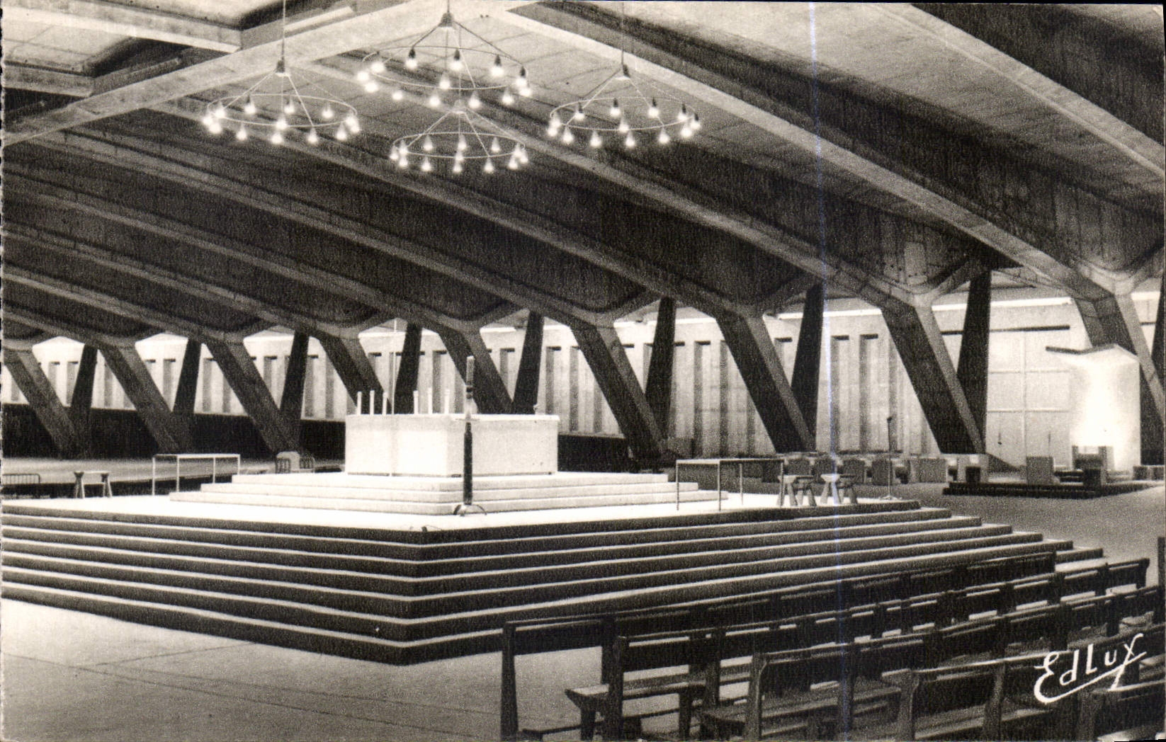 CPA Lourdes La Basilique Souterraine St Pie X Consacree le 25 Mars 1958 