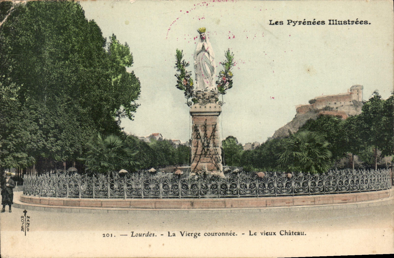 CPA Lourdes La Vierge couronnee Le vieux Chateau 