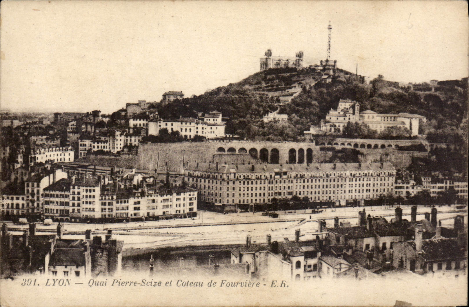 CPA Lyon Quai Pierre Seize et Coteau de Fourviere 