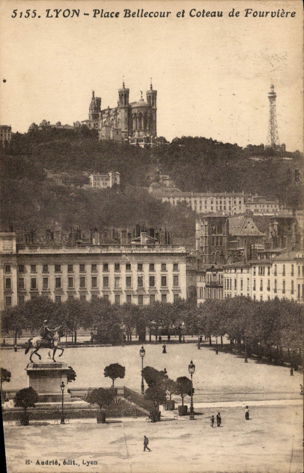 CPA Lyon Place Bellecour et Coteau de Fourviere