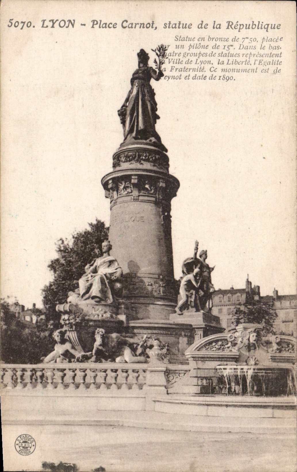 CPA Lyon Place Carnot statue de la Republique 