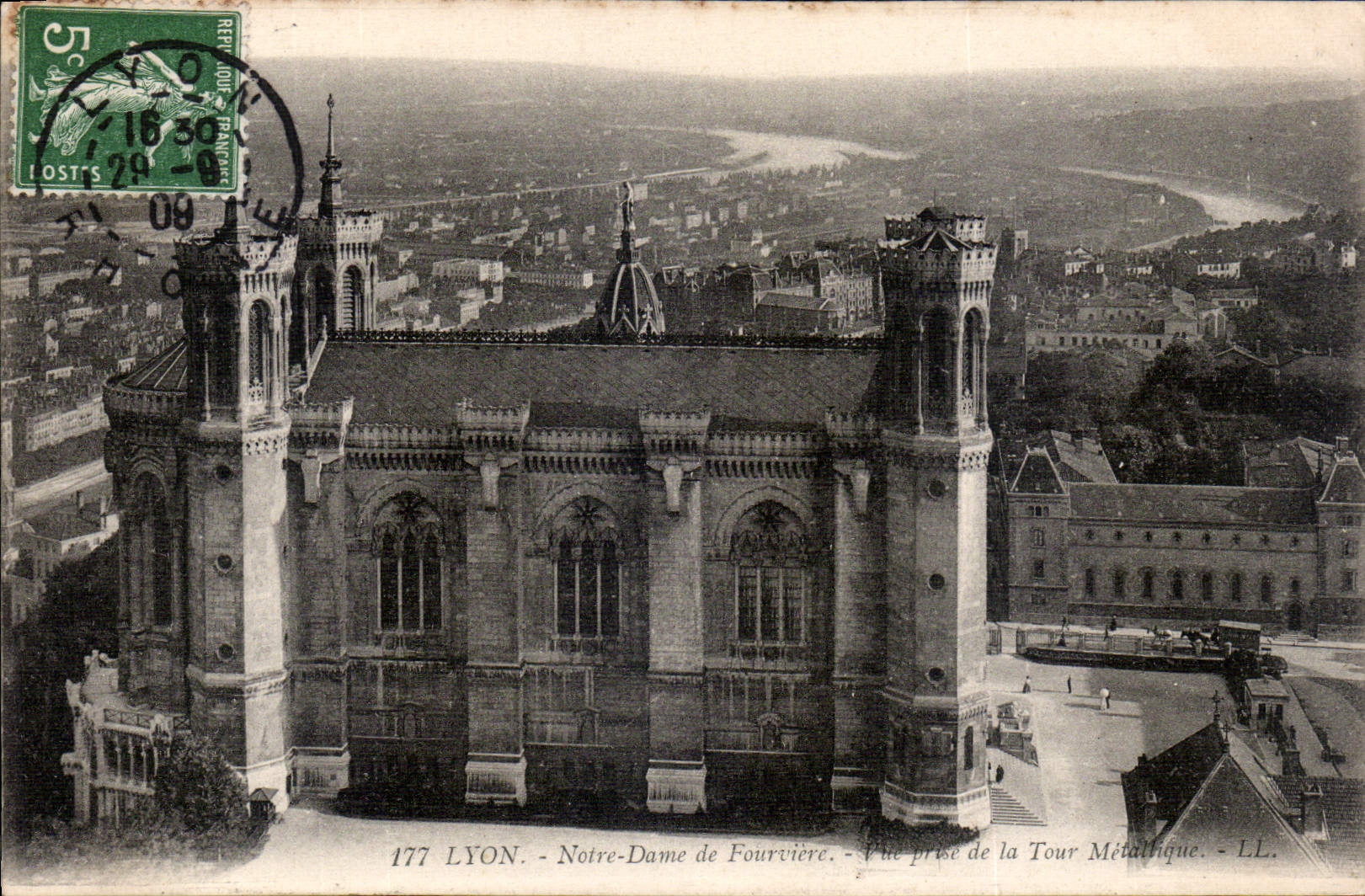 CPA Lyon Notre Dame de Fourviere Vue prise de la Tour Metallique