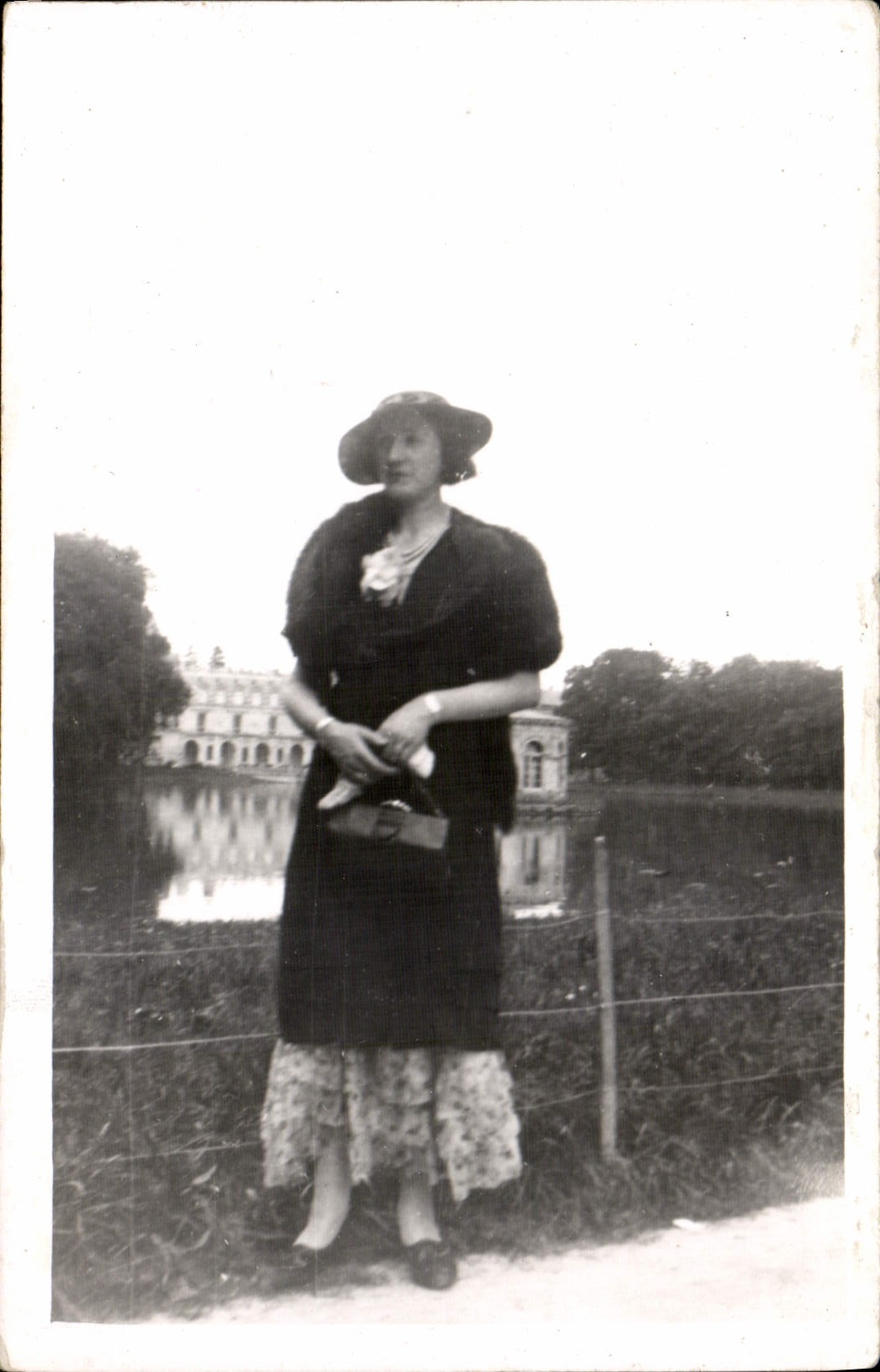 CARTE PHOTO Femme Château