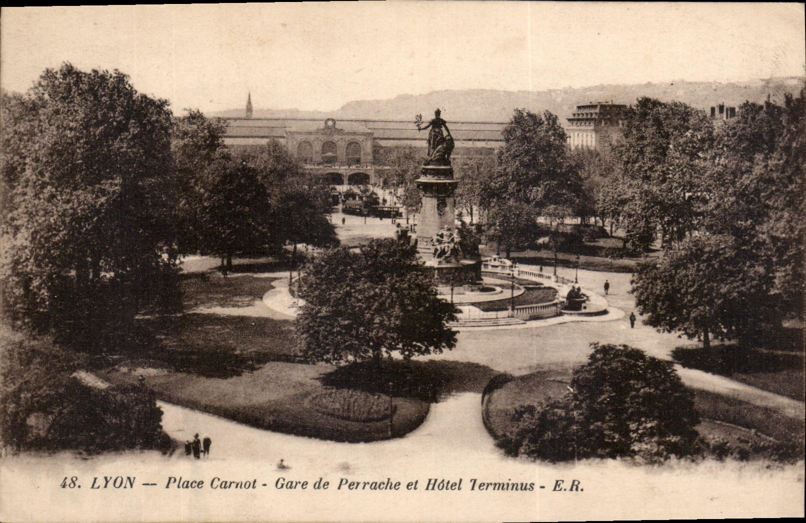 CPA Lyon Place Carnot Gare de Perrache et Hotel Terminus 