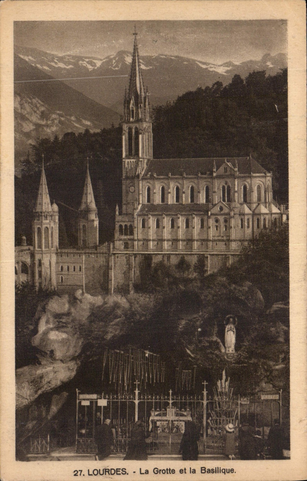 CPA Lourdes La Grotte et la Basilique 