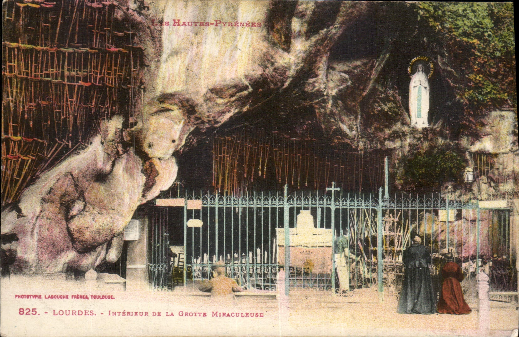 CPA Lourdes Interieur de la Grotte Miraculeuse 