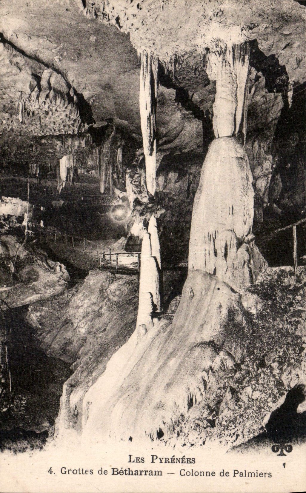 CPA Les Pyrenees Grottes de Betharram Colonne de Palmiers