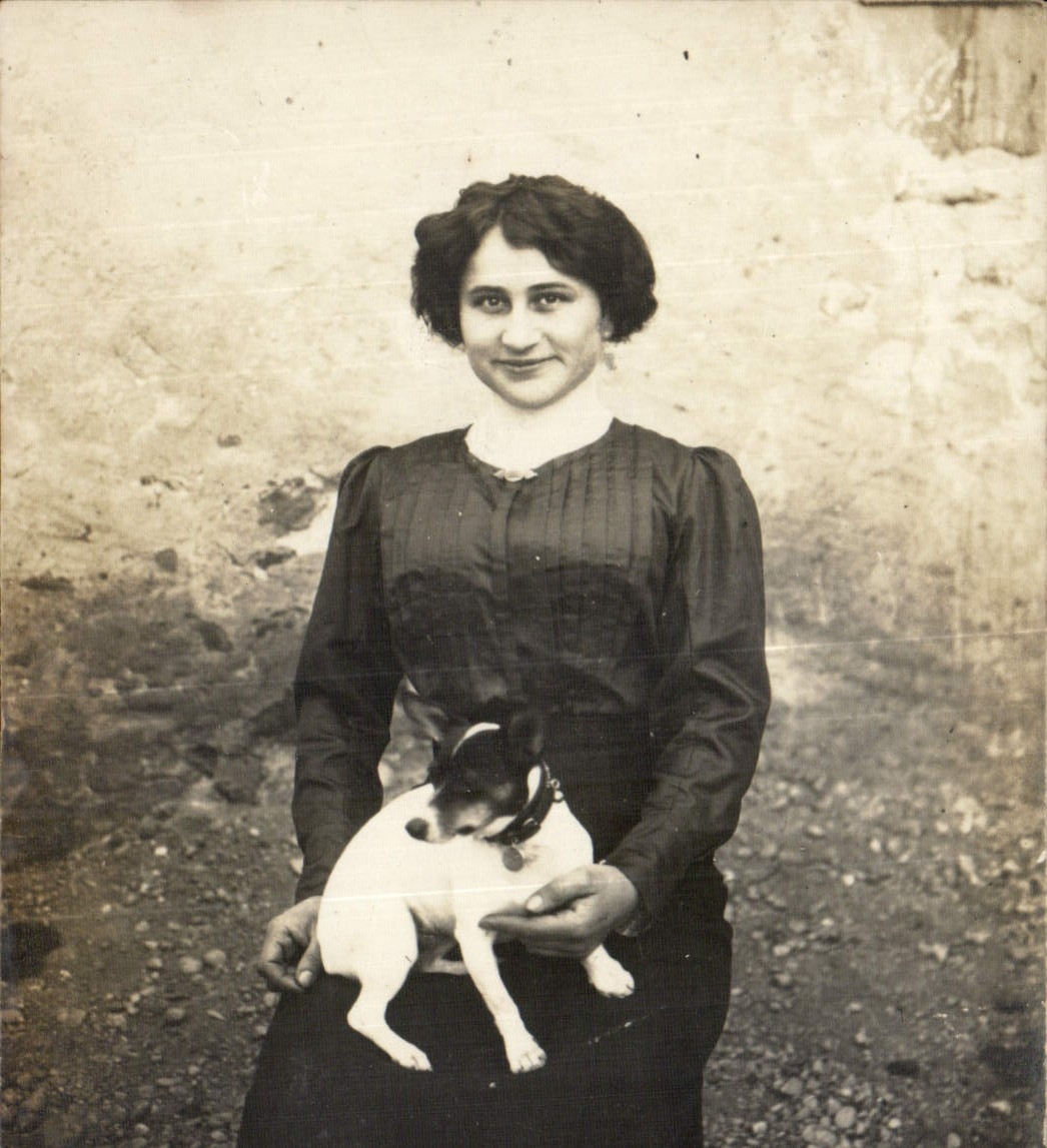 CARTE PHOTO Femme Chien