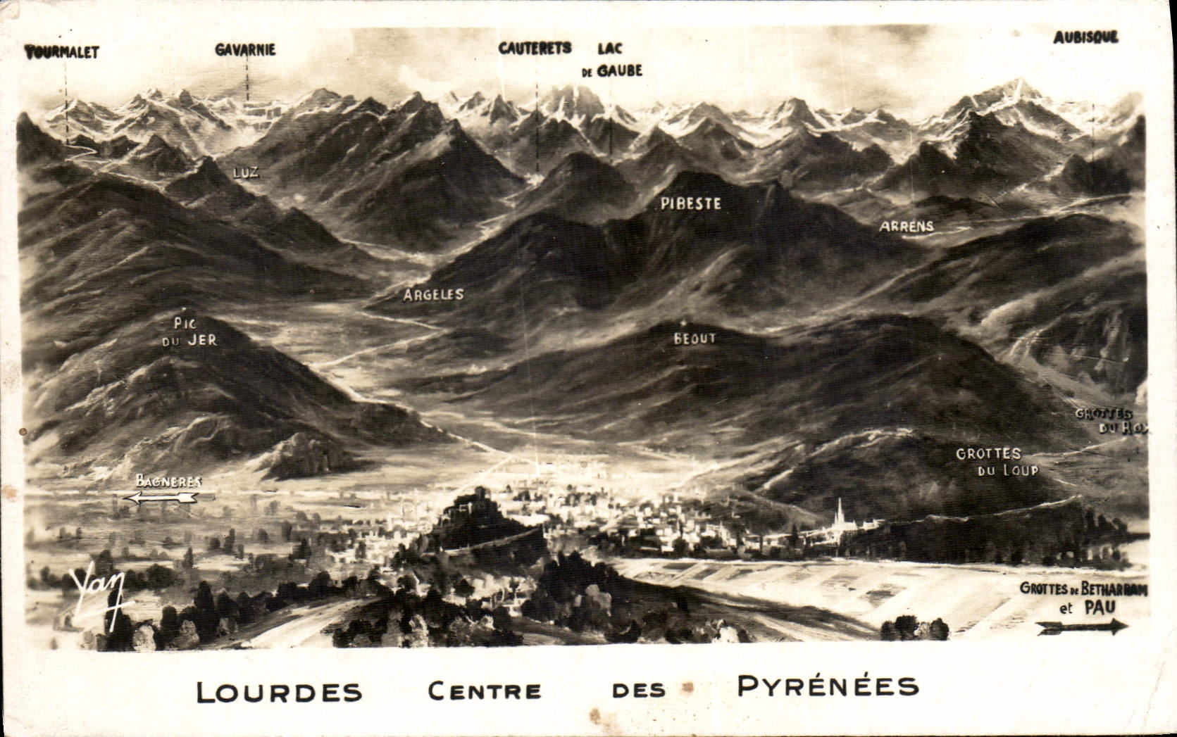 CPA Lourdes et la Chaine des Pyrenees 