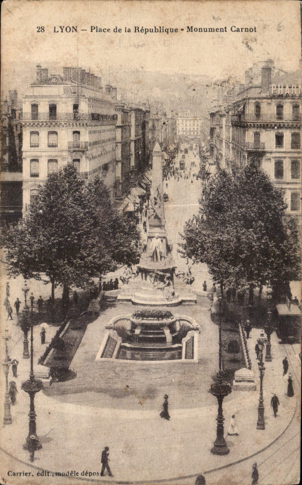 CPA Lyon Place de la Republique Monument Carnot 