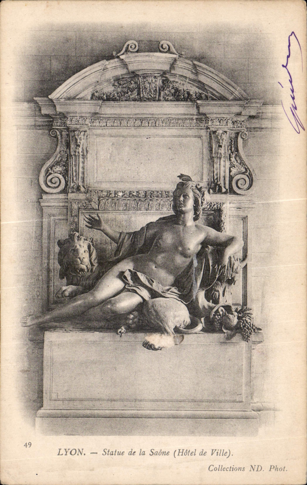 CPA Lyon Statue de la Saone Hotel de Ville 