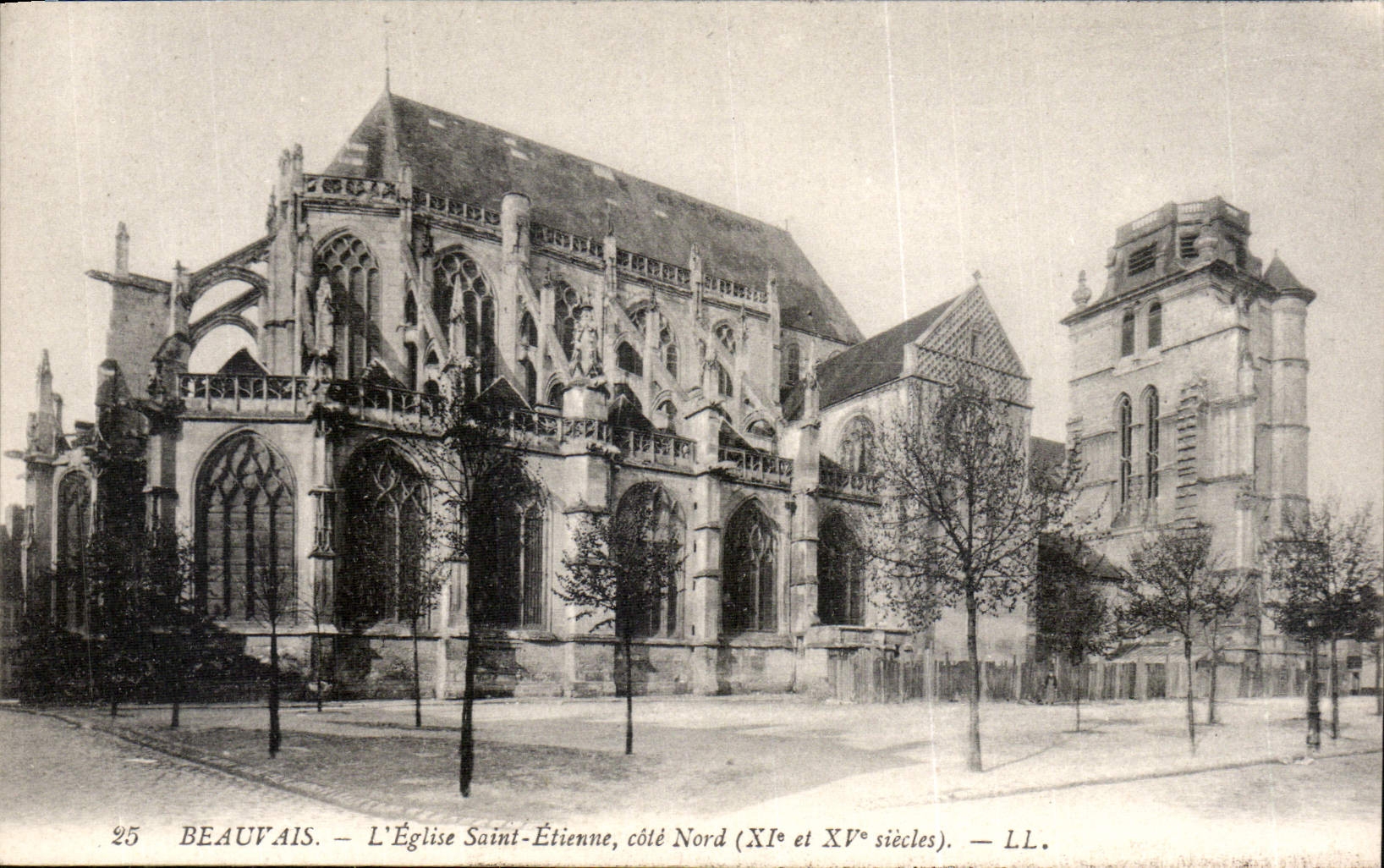 CPA Beauvais L'Eglise Saint Etienne cote Nord 