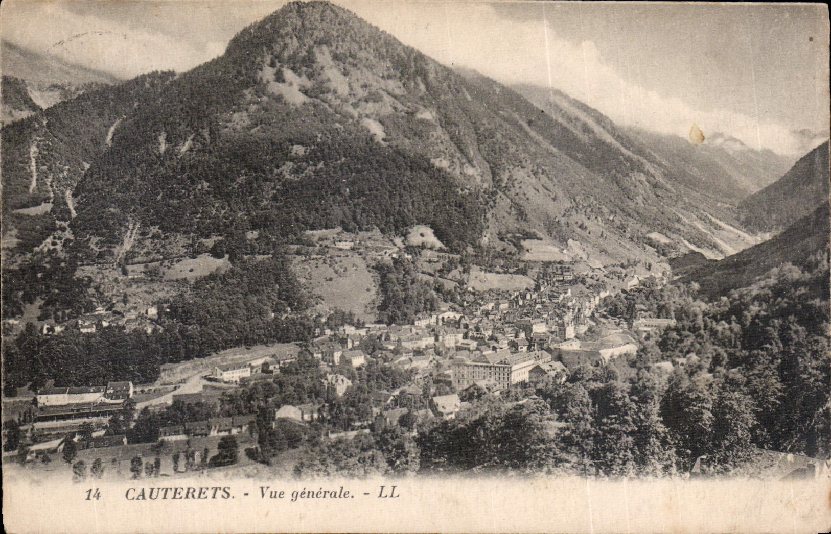 CPA Cauterets Vue generale 