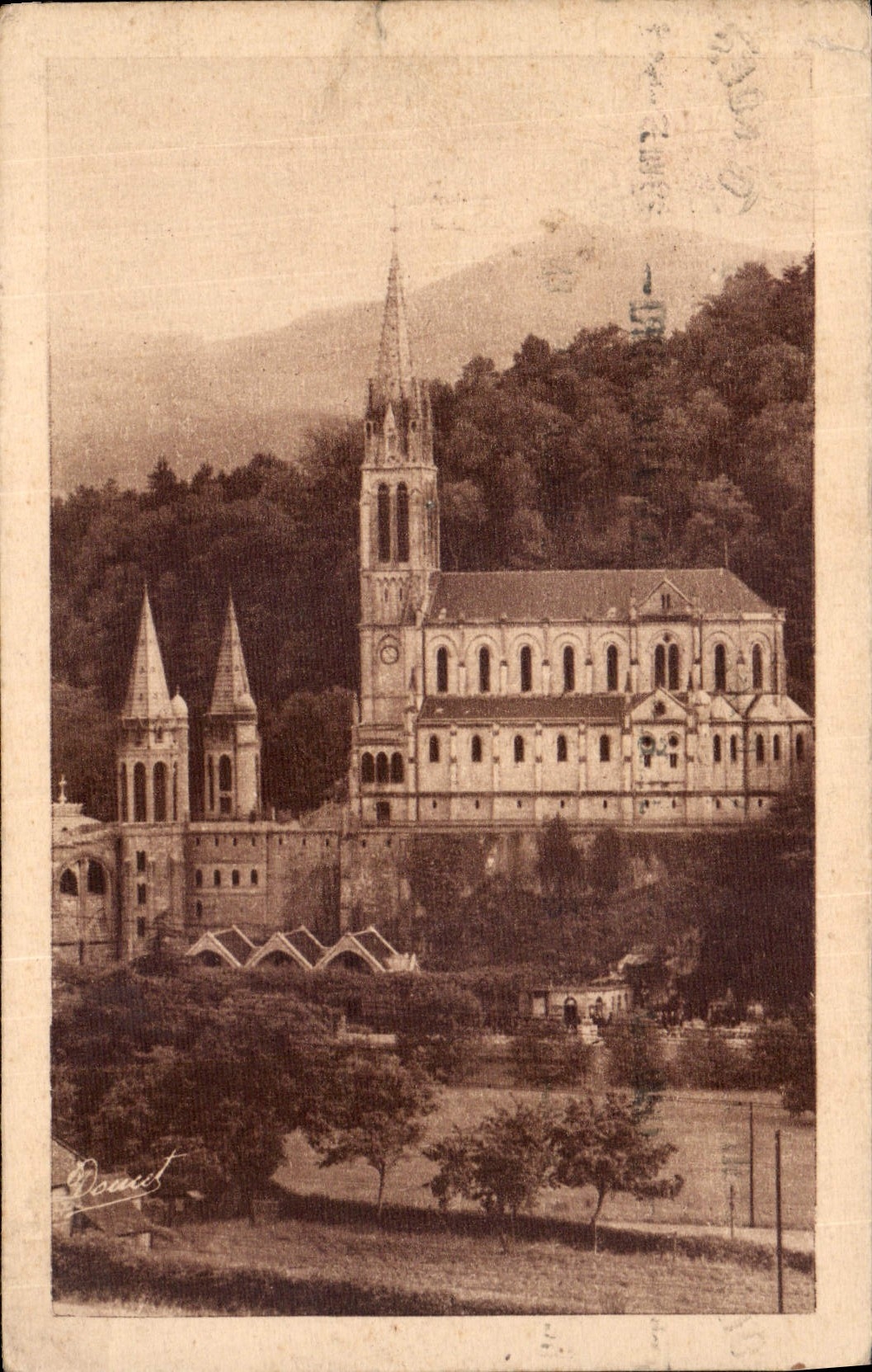 CPA Lourdes La Basilique 