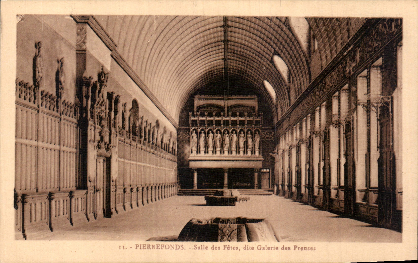 CPA Pierrefonds Salle des Fetes dite Galerie des Previns 