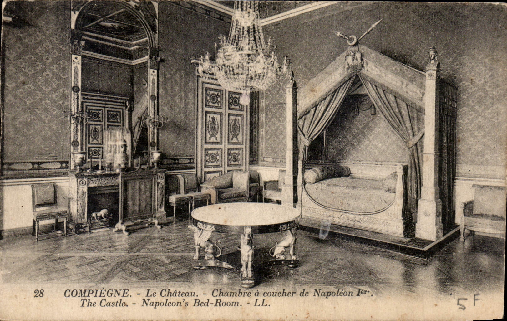 CPA Compiegne Le Chateau Chambre a coucher de Napoleon