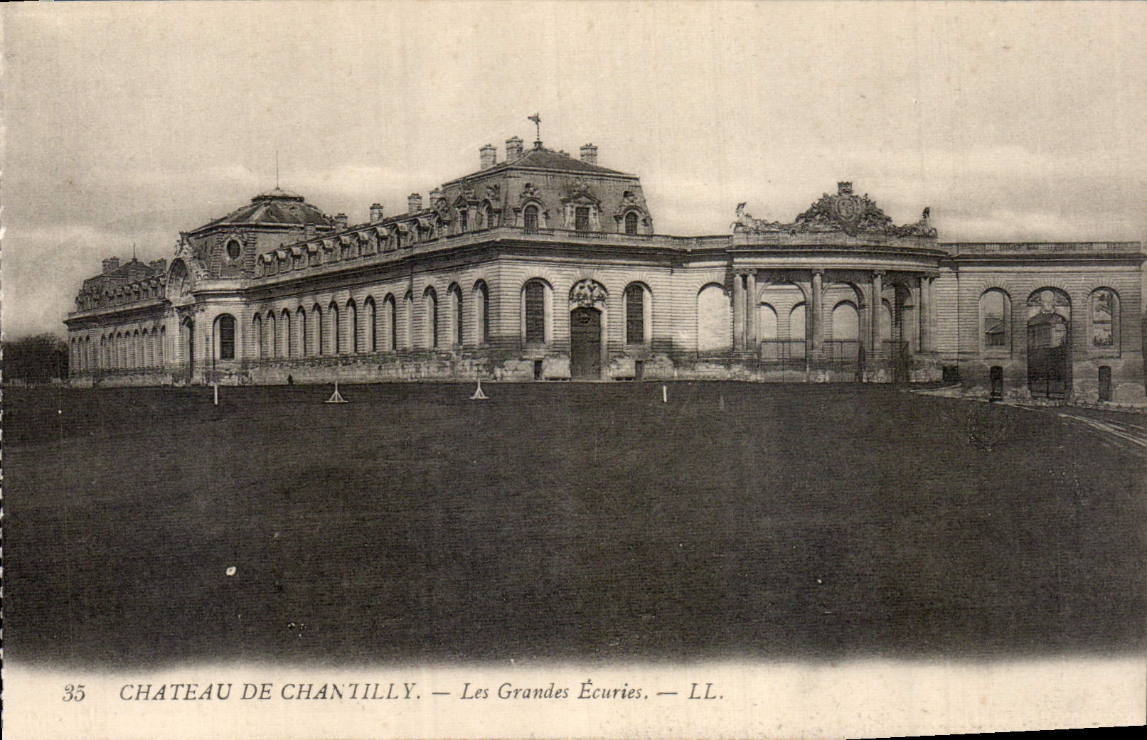 CPA Chateau de Chantilly Les Grandes Ecuries