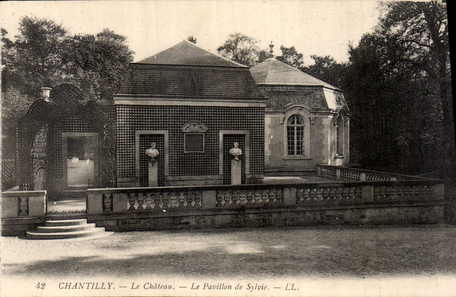 CPA Chantilly Le Chateau Le Pavillionde Sylvie