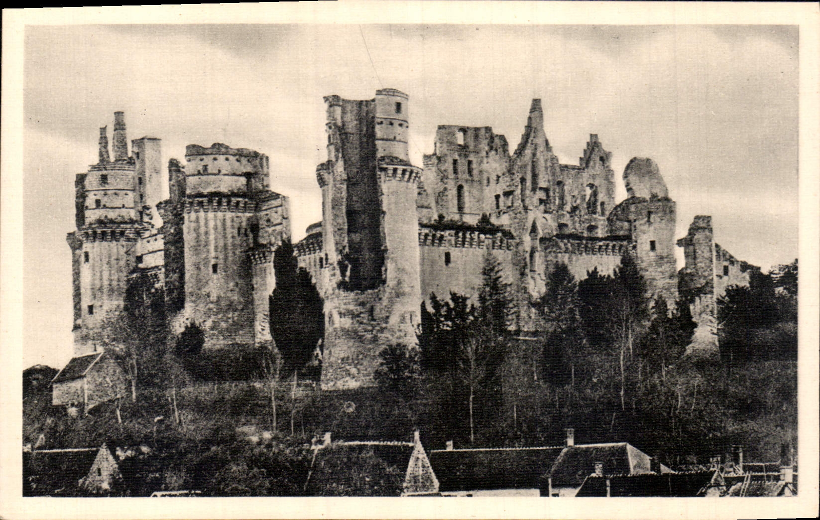 CPA Chateau de Pierrefonds Oise Le Chateau avant le restauration