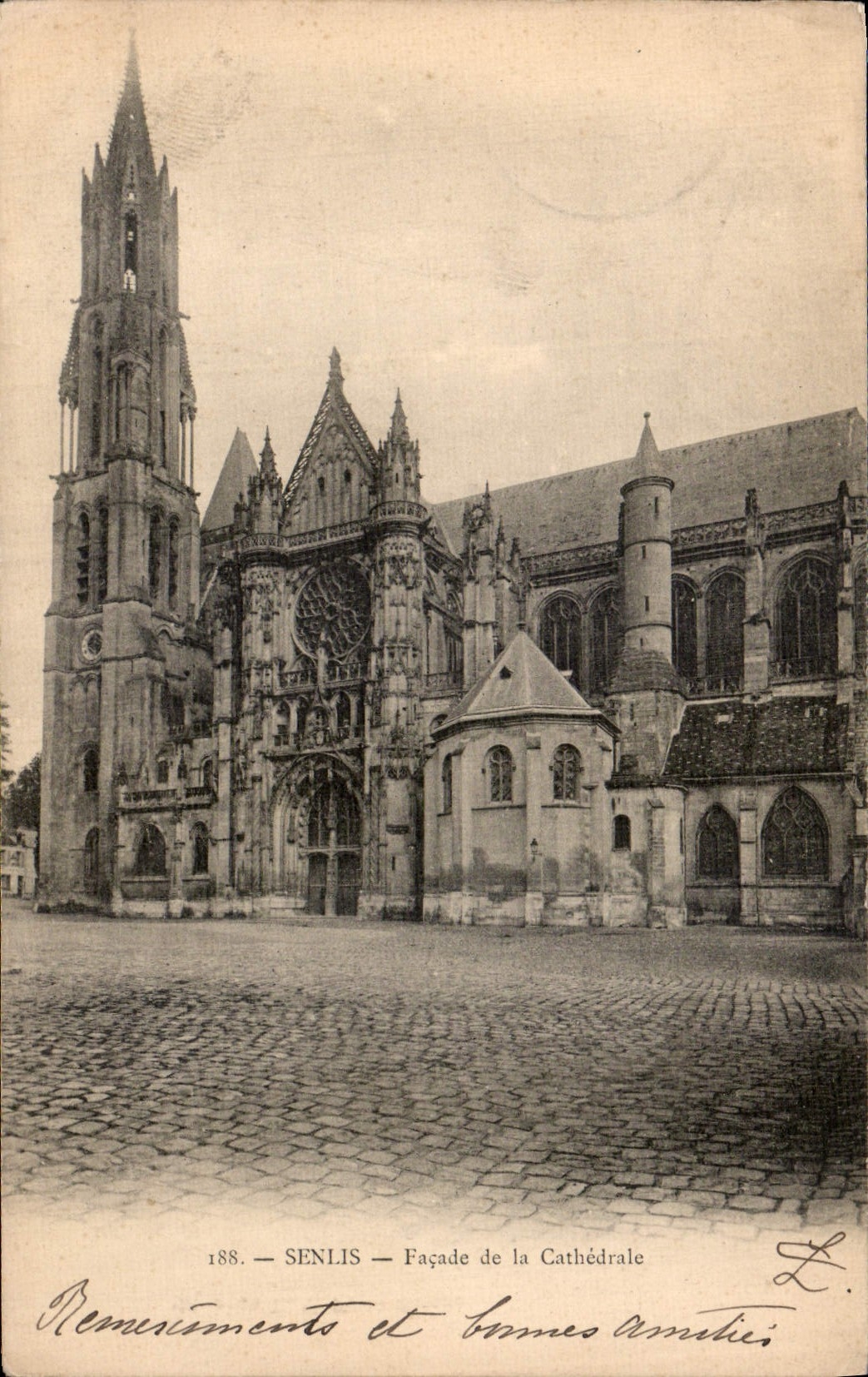CPA Senlis Facade de la Cathedrale 