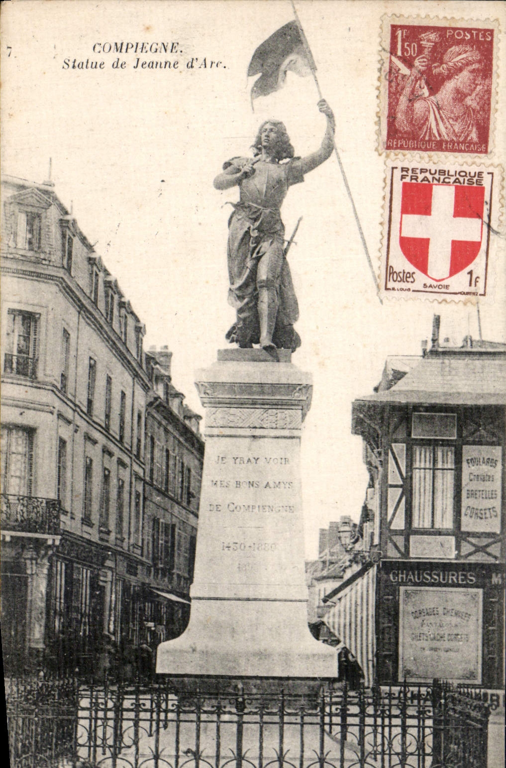 CPA Compiegne Statue de Jeanne d'Arc 