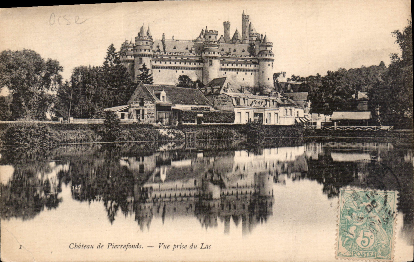 CPA Chateau de Pierrefonds Vue prise du Lac 