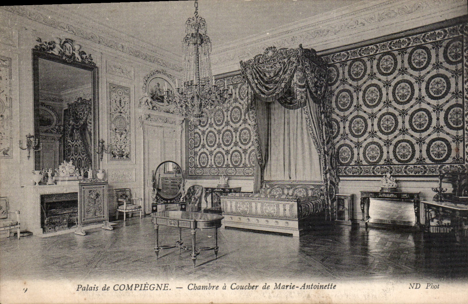 CPA Palais de Compiegne Chambre a Coucher de Marie Antoinette 