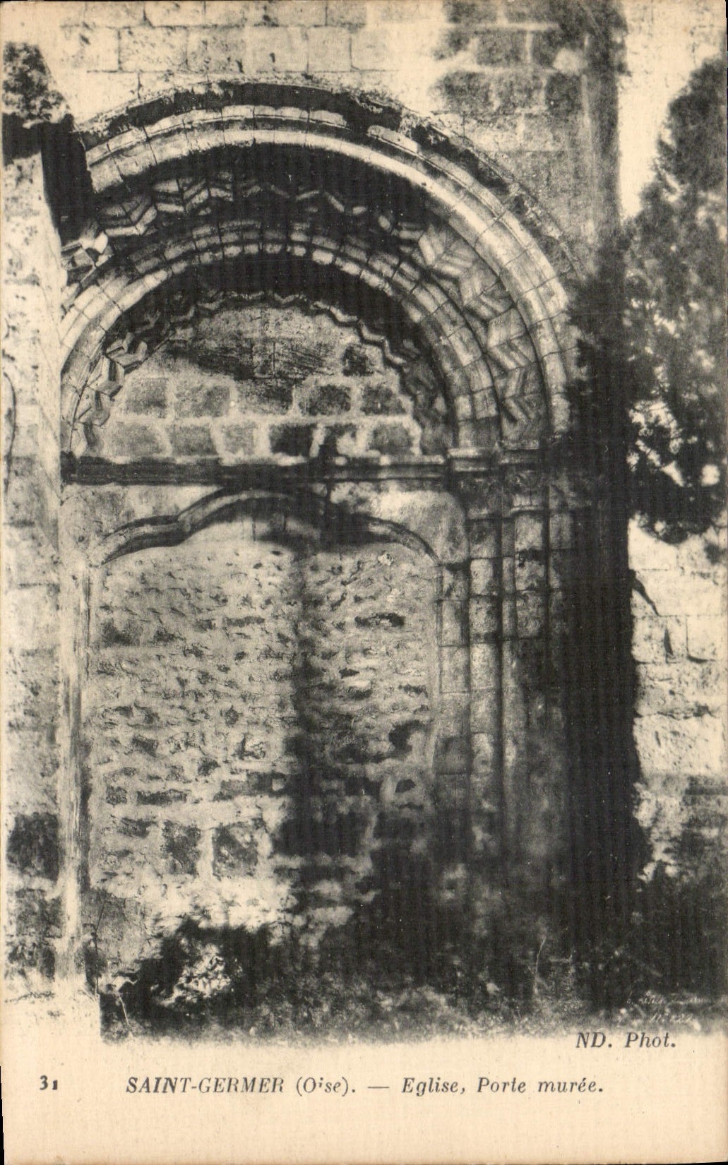CPA Saint Germer Oise Eglise Porte muree