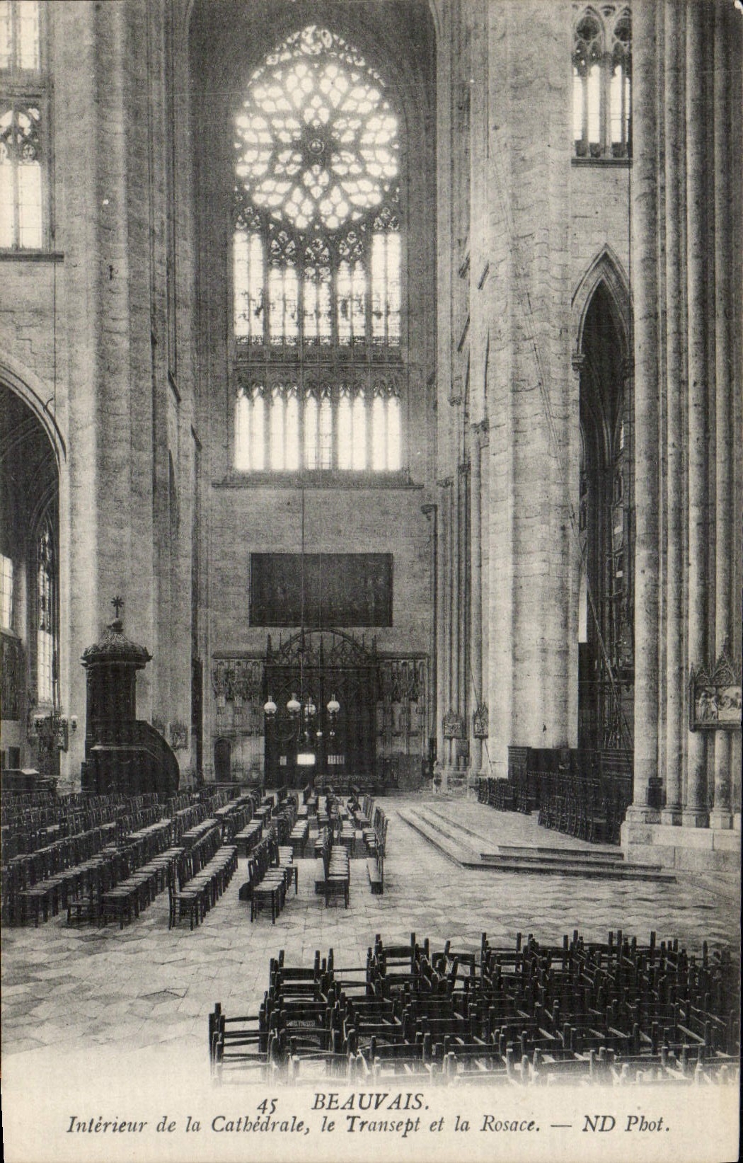 CPA Beauvais Interieur de la Cathedrale le Transept et la Rosace 