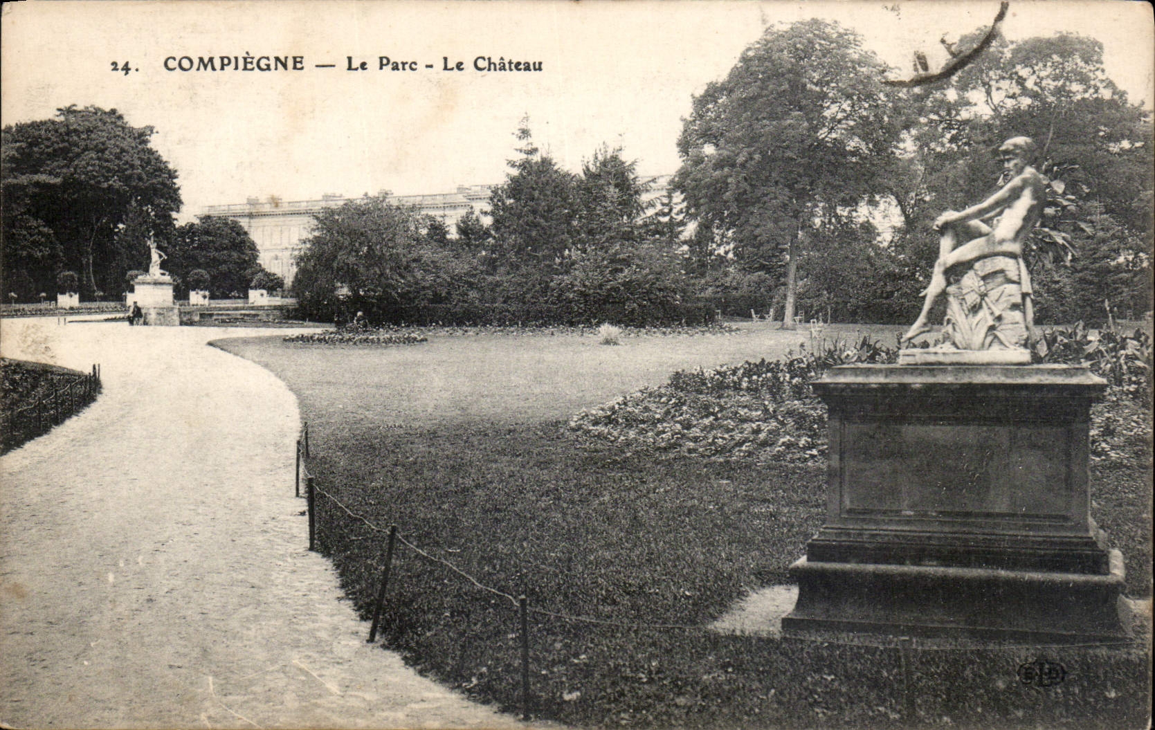 CPA Compiegne Le Parc Le Chateau 