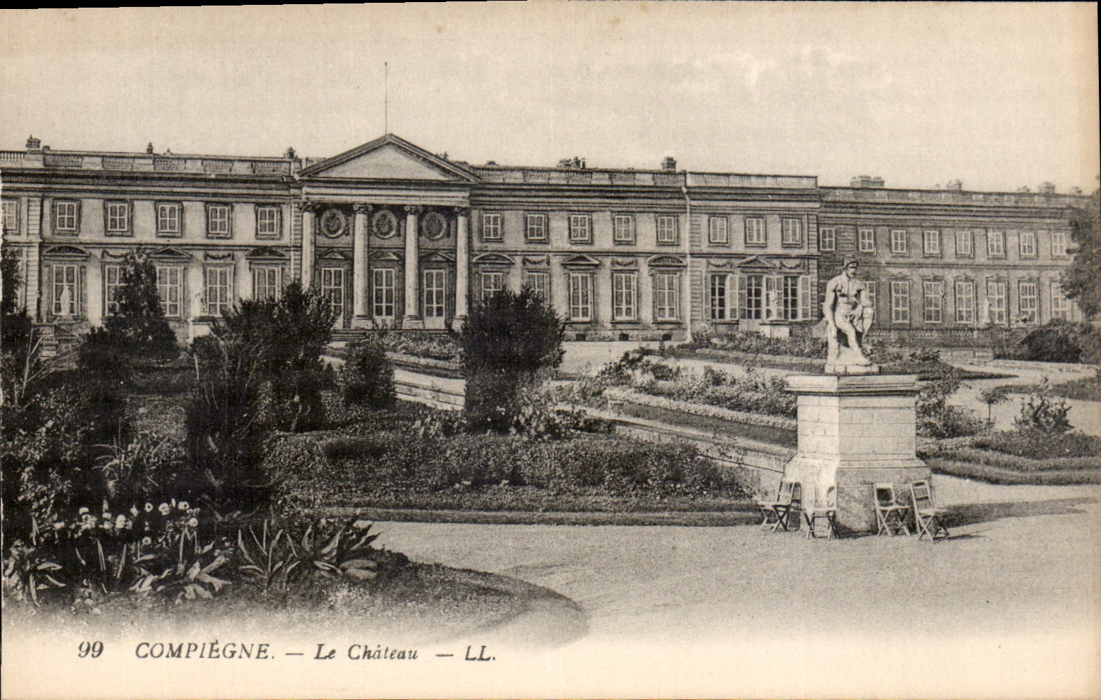CPA Compiegne Le Chateau 