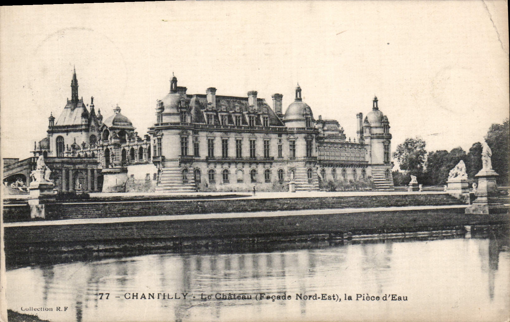 CPA Chantilly Le Chateau Facade Nord est la Piece d'Eau 