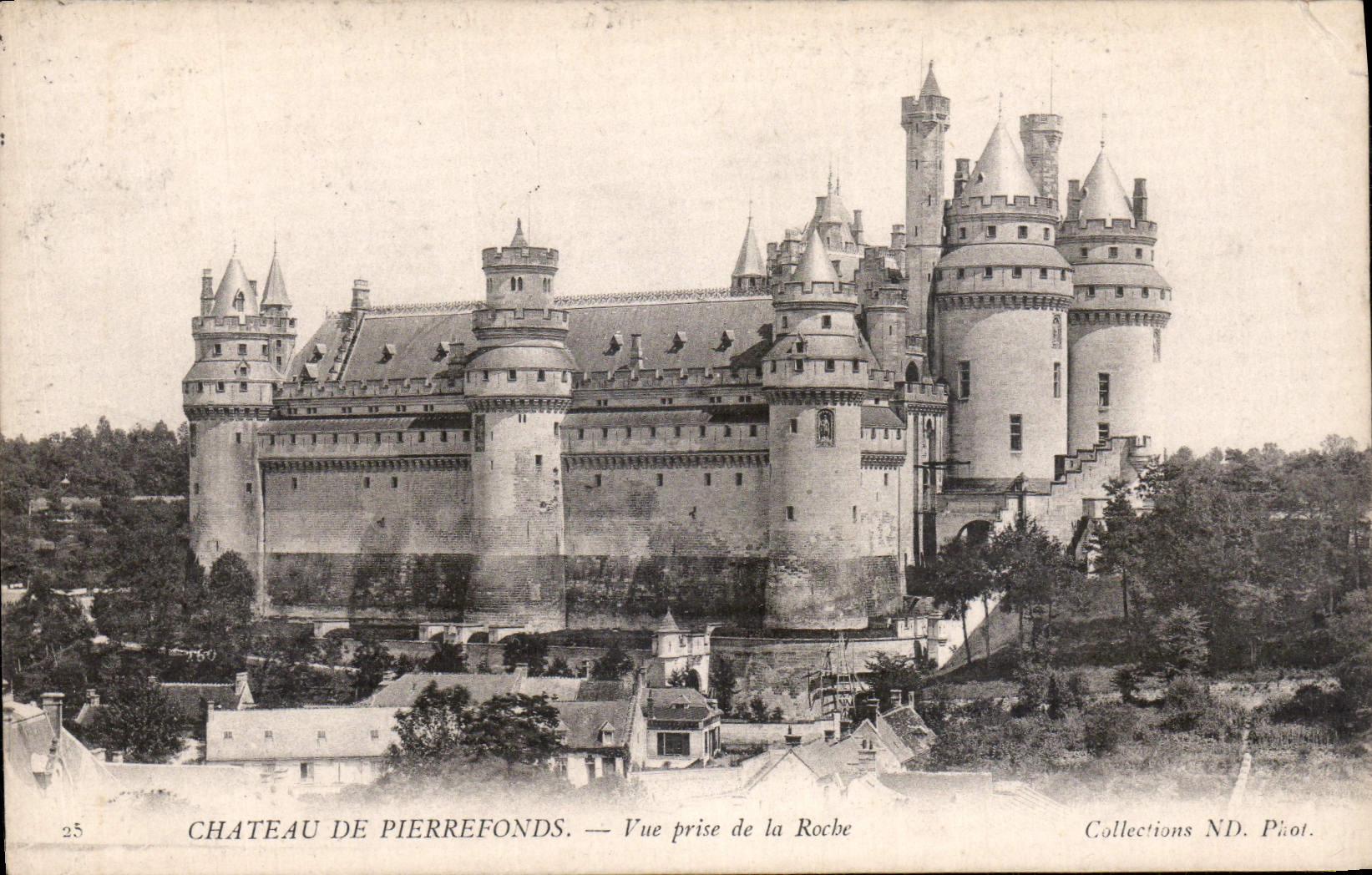 CPA Chateau de Pierrefonds Vue prise de la Roche 