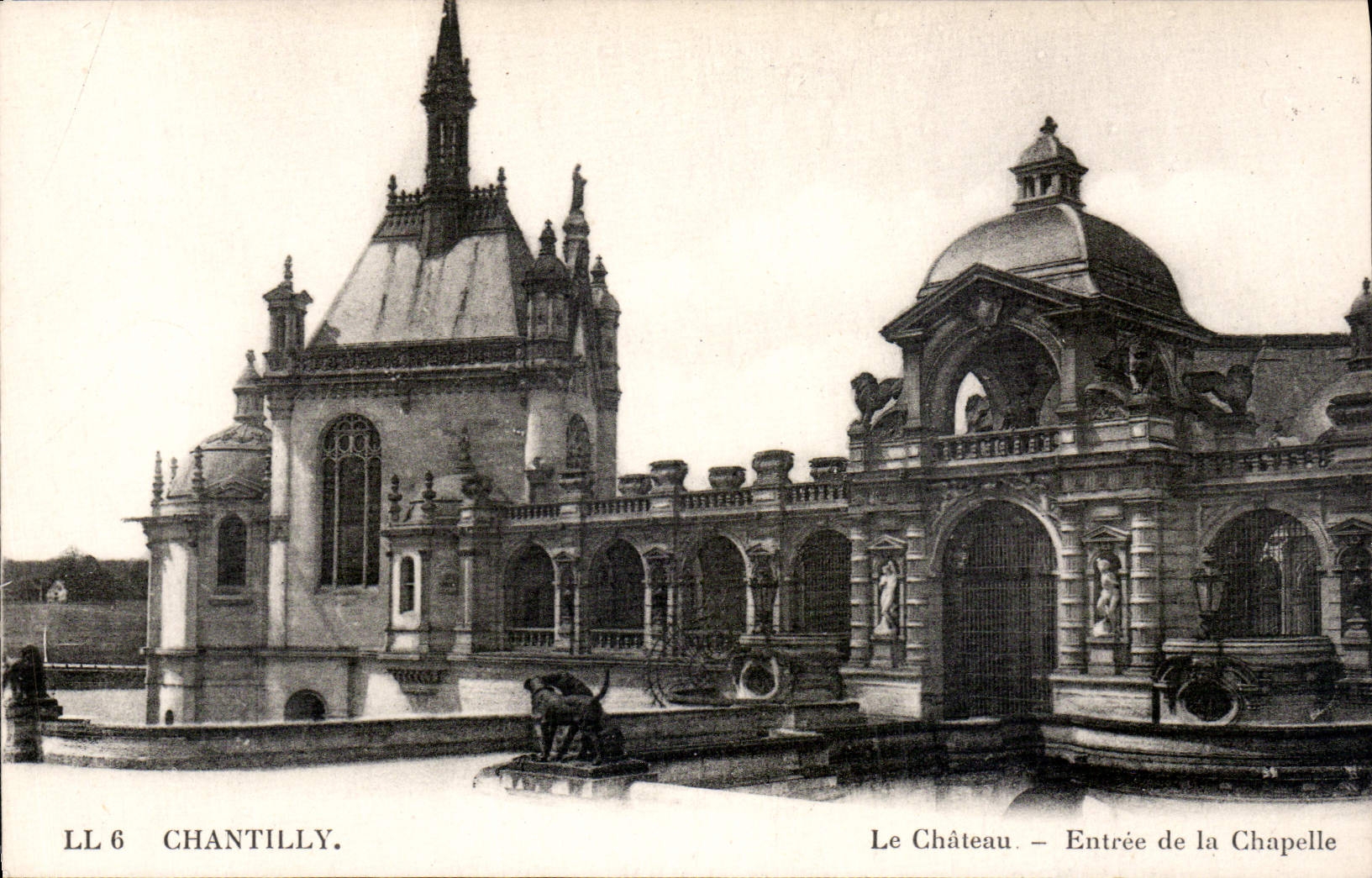 CPA Chantilly Le Chateau Entree de la Chapelle