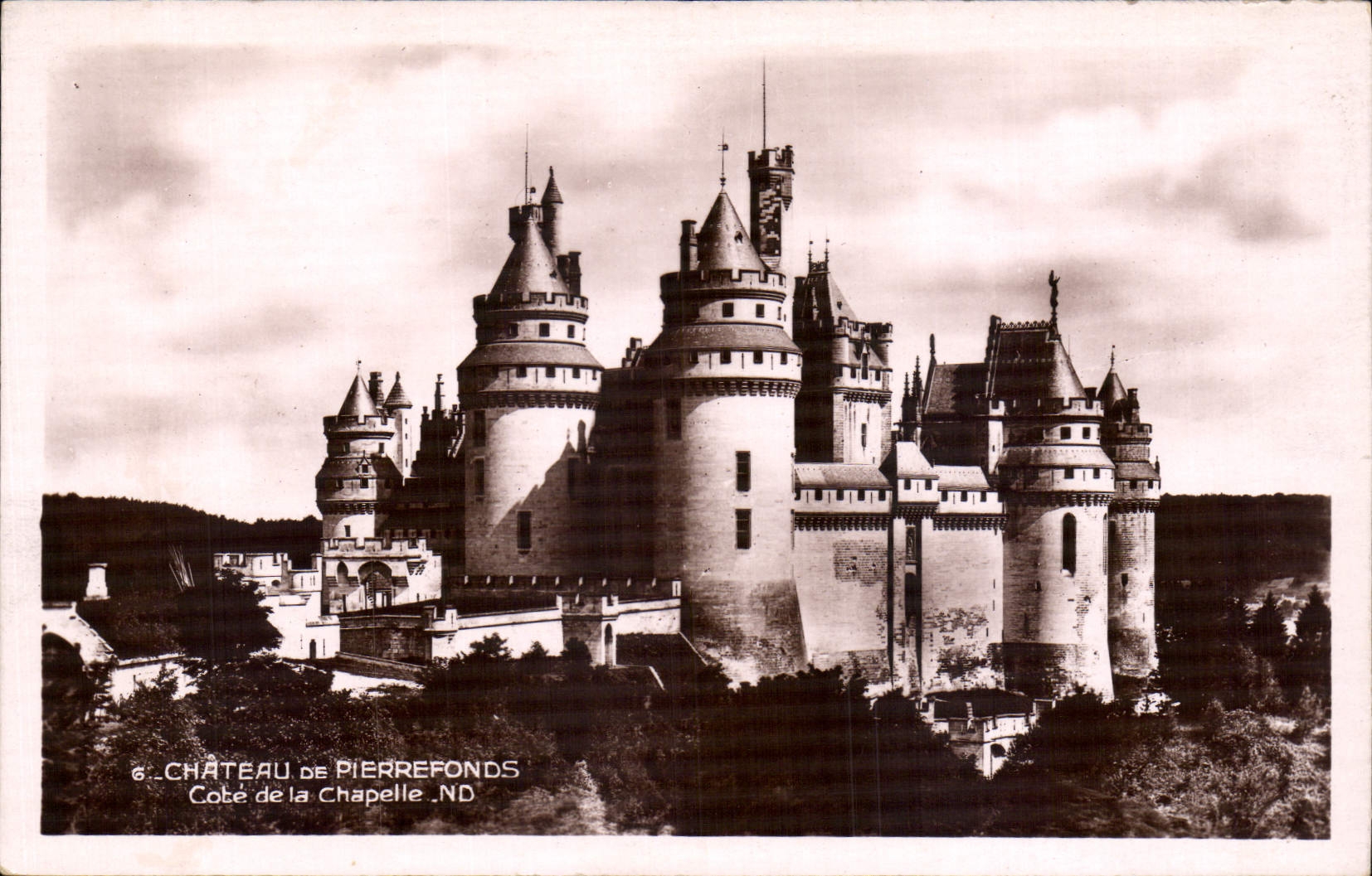 CPA Chateau de Pierrefonds Cote de la Chapelle 