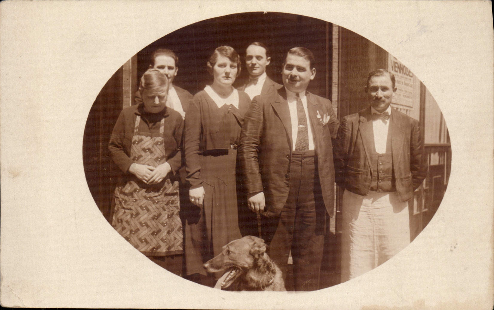 CARTE PHOTO Femmes Chien Restaurant